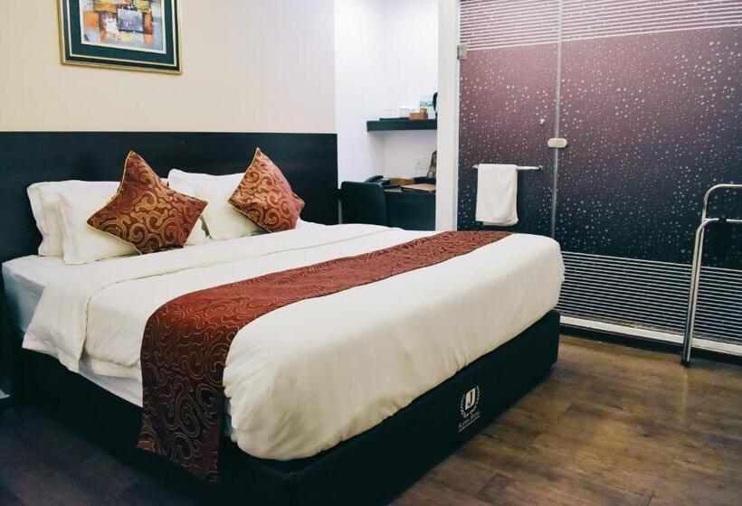 Номер Superior Кровать Кинг, J Suites
