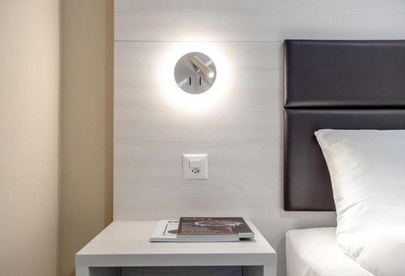 اتاق استاندارد با بالکن, Miralago Locarno Easy Rooms