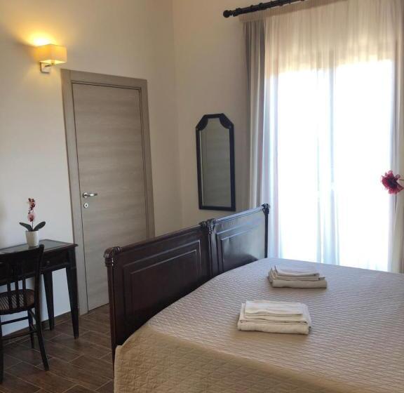 اتاق استاندارد چهارنفره با بالکن, B&b Siciliantica