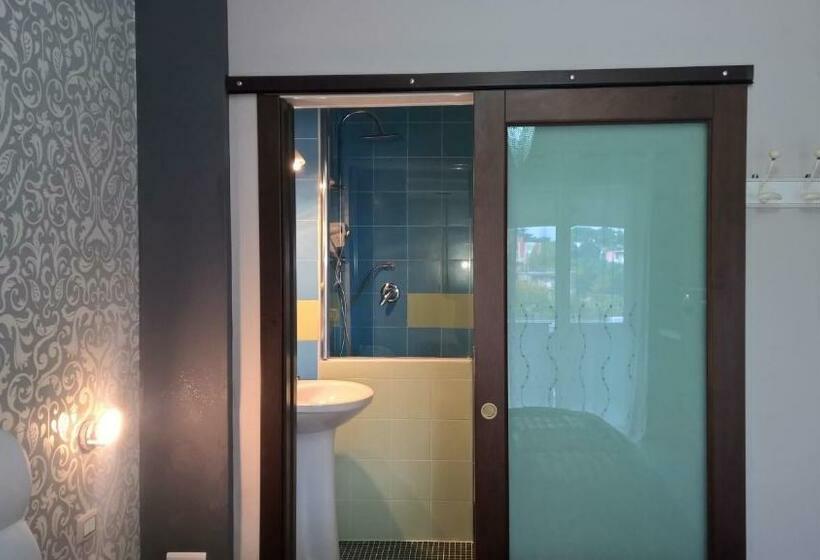 اتاق لوکس با بالکن, Pompei Boutique Inn