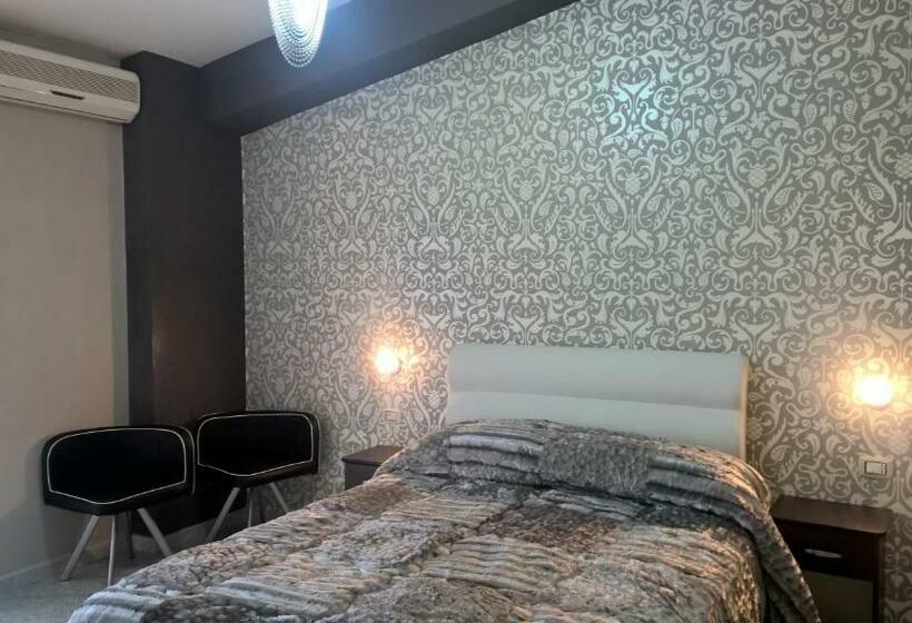 اتاق لوکس با بالکن, Pompei Boutique Inn