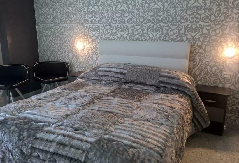 اتاق لوکس با بالکن, Pompei Boutique Inn