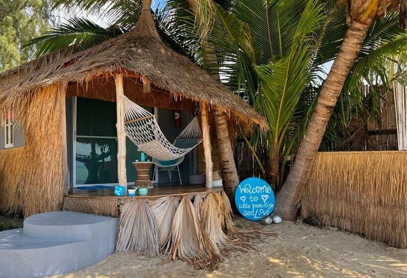 بانگلوی استاندارد, Sea Love Beach Bar & Bungalows