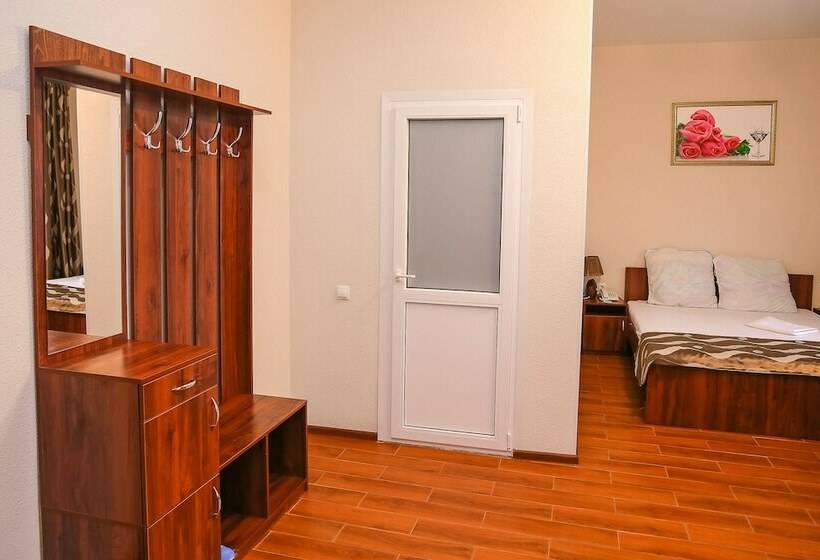 سوییت, Anturage