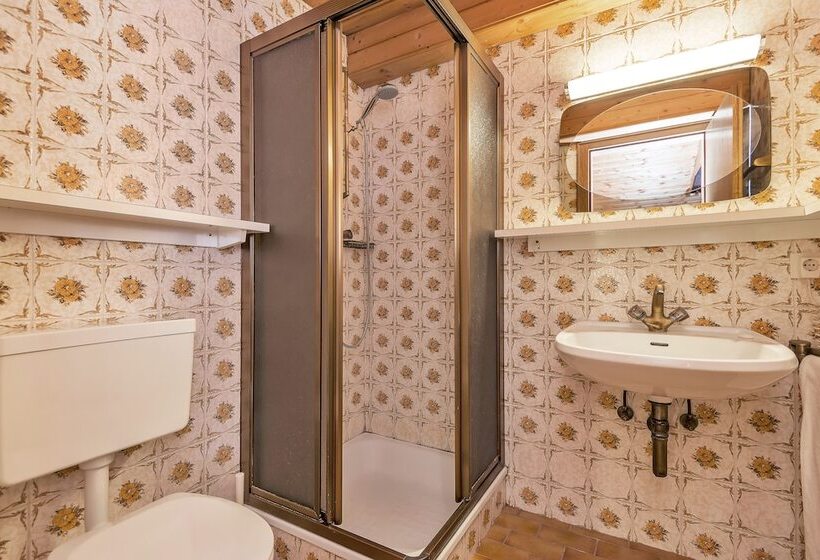 Economy Triple Room, Pinzgauerhof Ski & Bike   Inclusive Evening Dinner