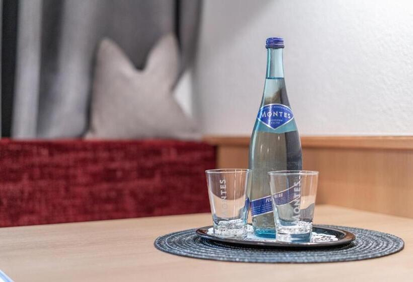 اتاق استاندارد با بالکن, Burghotel Alpenglühn