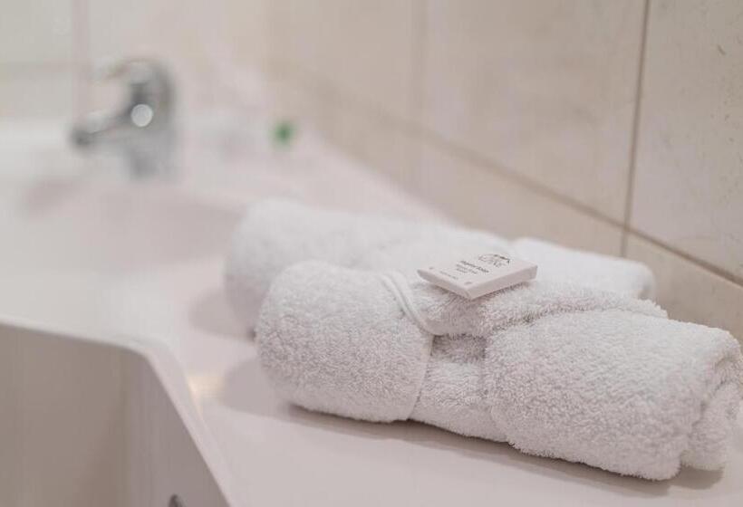 غرفة قياسية مزوَّدة بشُرفة, Burghotel Alpenglühn