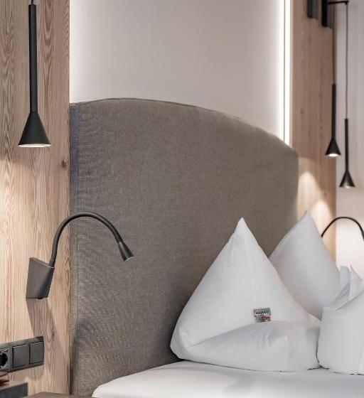 غرفة سوبيريور مزودة بشرفة, Burghotel Alpenglühn