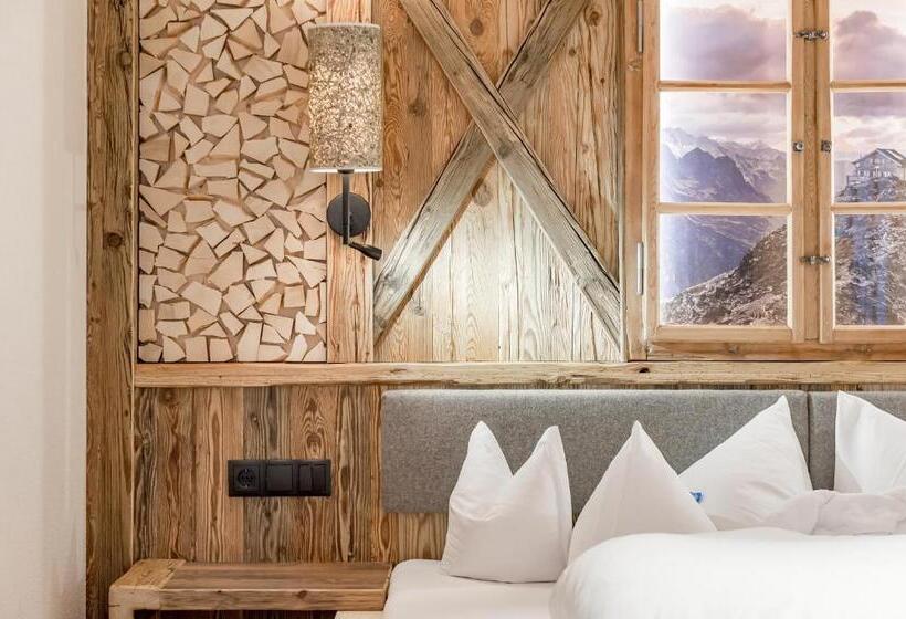 اتاق سوپریور, Burghotel Alpenglühn