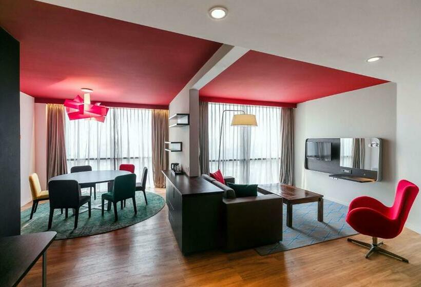 سوییت, Park Inn By Radisson Libreville