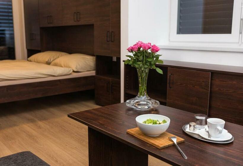 استودیوی پریمیوم, Barok Hotel And Apartments