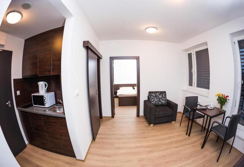 استودیوی پریمیوم, Barok Hotel And Apartments