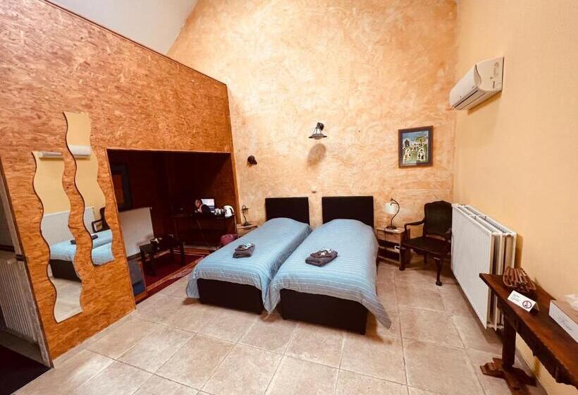 اتاق خانوادگی, B&b Antiqua & Qook