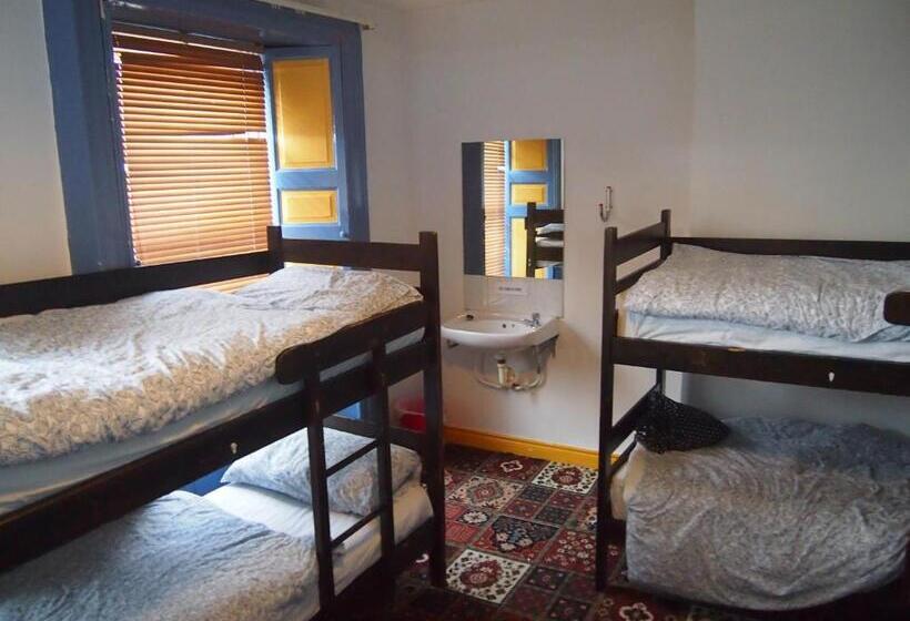Кровать в Многоместном Номере с Общей Ванной, Cashel Holiday Hostel