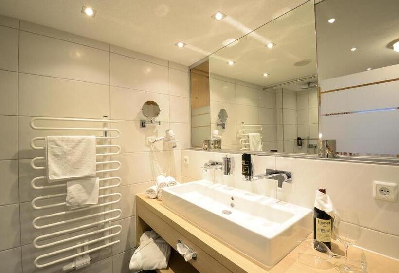 バルコニー付きデラックスルーム, Alp Larain B&b