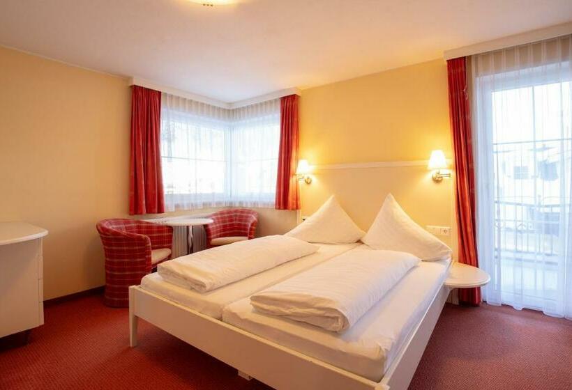 Quarto Estandar com Sacada, The Hotel   Himmlisch Wohlfühlen