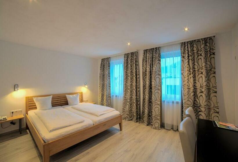 Quarto Estandar, Central
