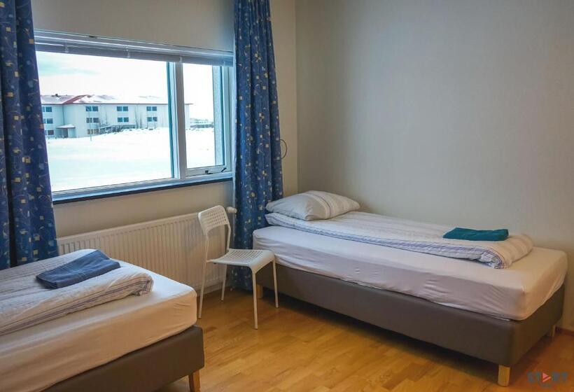 اتاق استاندارد سه تخته با سرویس بهداشتی مشترک, Start Keflavik Airport