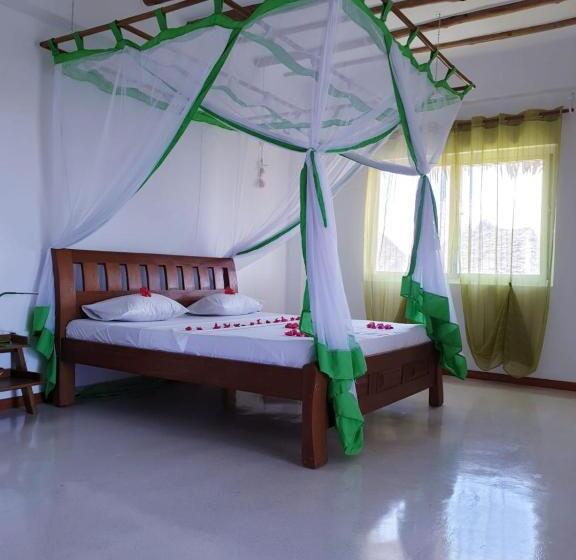اتاق لوکس با تخت بزرگ, Simba House