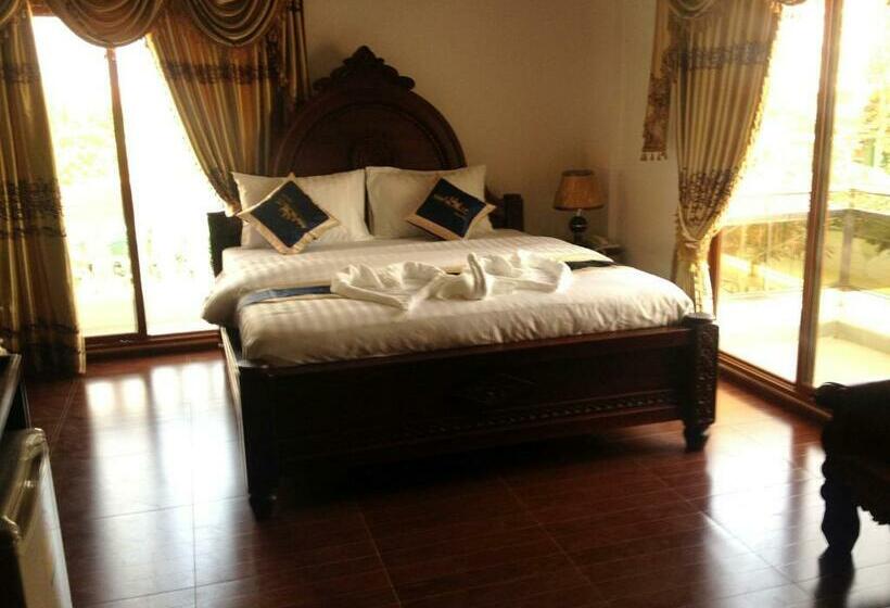 اتاق استاندارد با بالکن, Emerald Bb Battambang