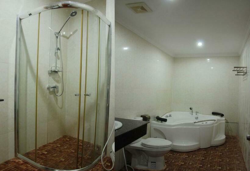 标准间带阳台, Emerald Bb Battambang