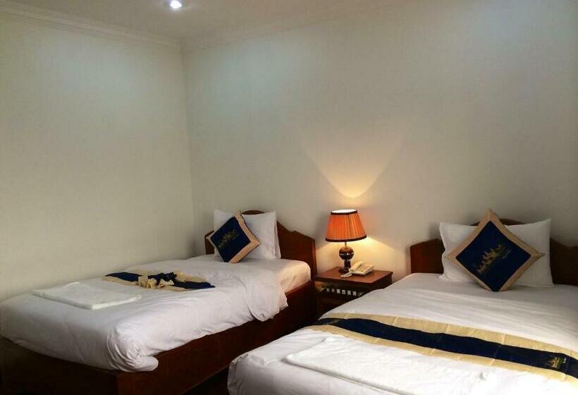 标准间带阳台, Emerald Bb Battambang