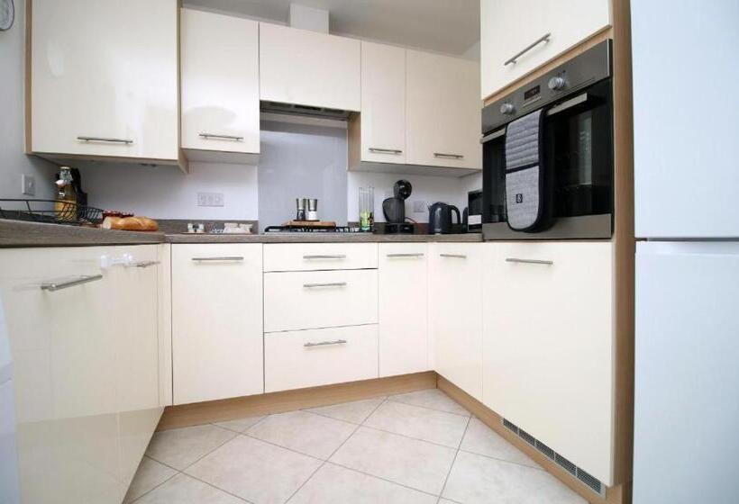 خانه 1 خوابه, Free Wifi | Parking Access | 3br
