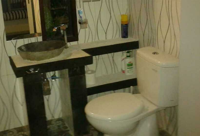 اتاق خانوادگی, Villa Rumah Putih Abu Abu