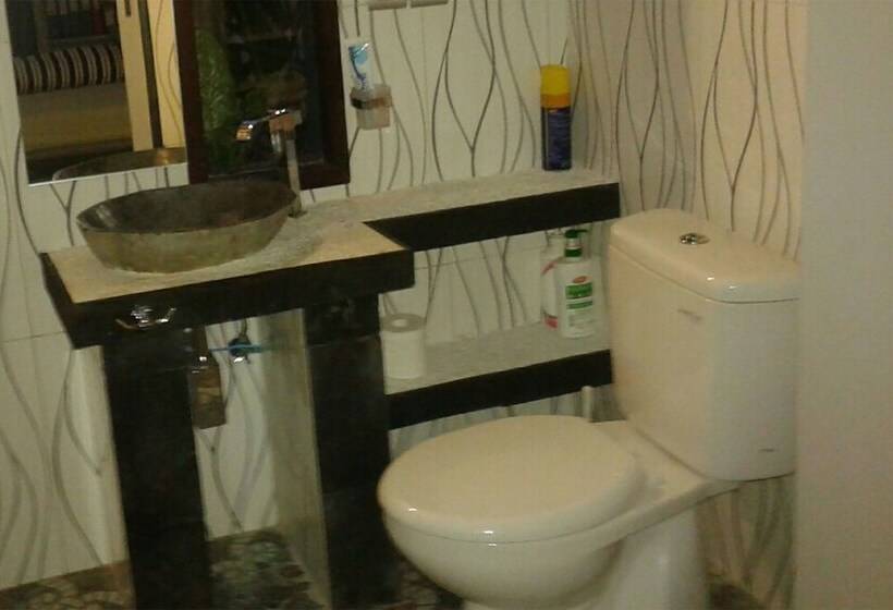 اتاق خانوادگی, Villa Rumah Putih Abu Abu