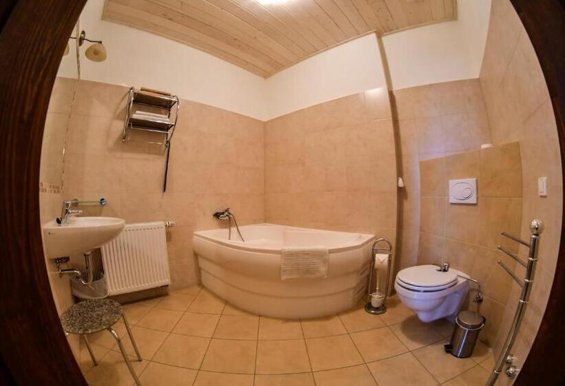 3-Bett-Standardzimmer, Szin Es Vendeghaz