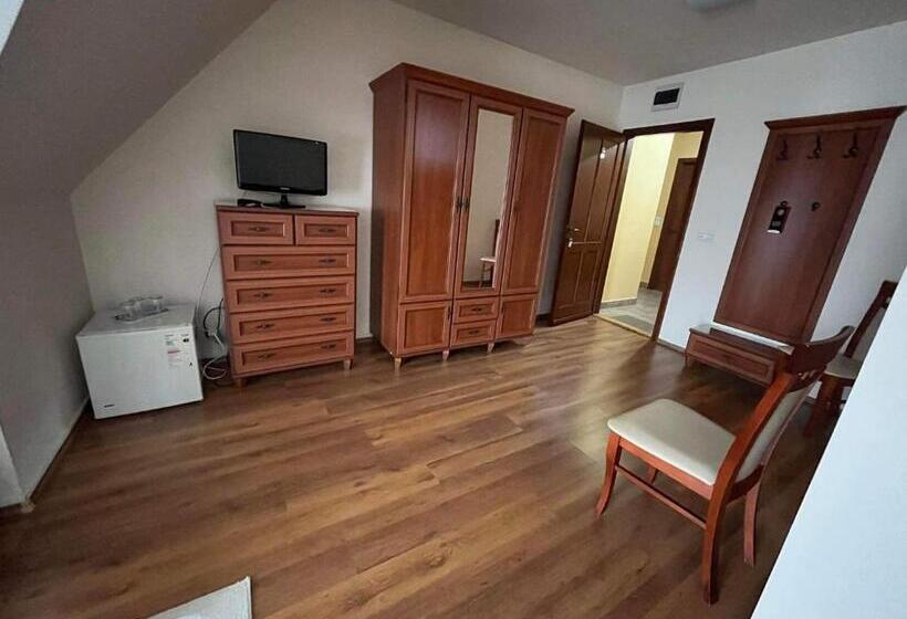 Номер Стандарт Трехместный, Brill Hotel Békéscsaba