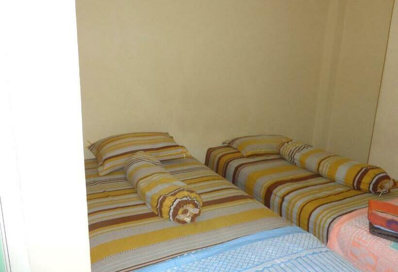اتاق اکونومی, Musafir Inn