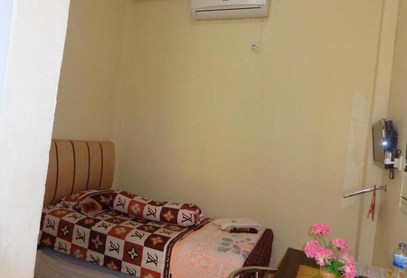 اتاق استاندارد یک نفره, Musafir Inn