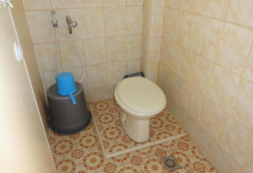 اتاق اکونومی یک تخته, Musafir Inn