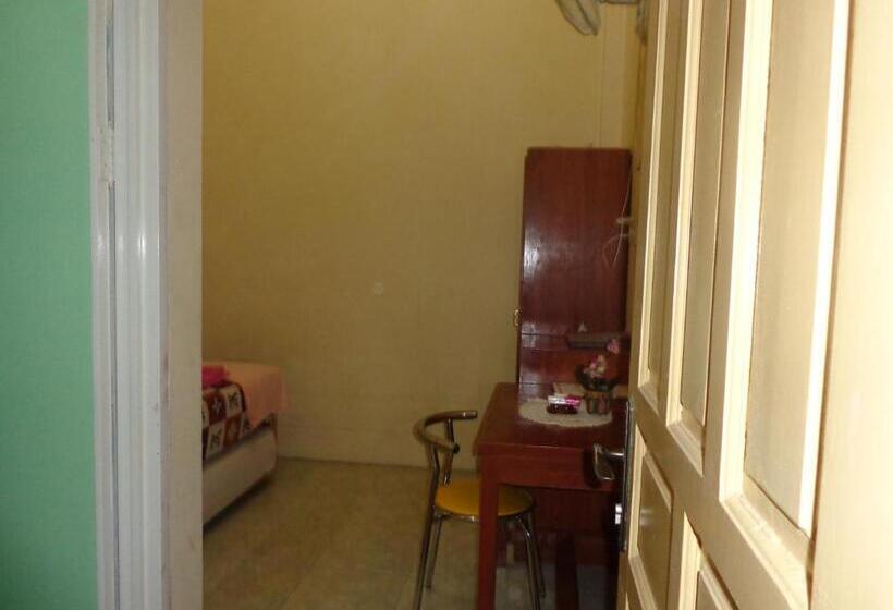 اتاق اکونومی یک تخته, Musafir Inn