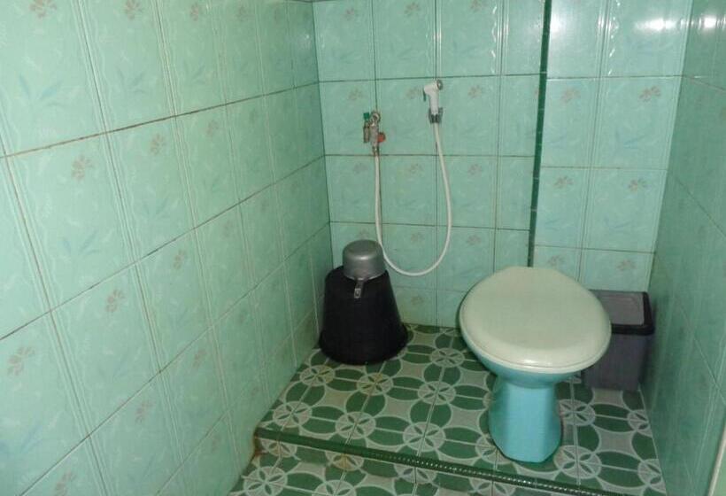 اتاق اکونومی, Musafir Inn
