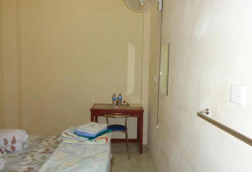 اتاق اکونومی, Musafir Inn