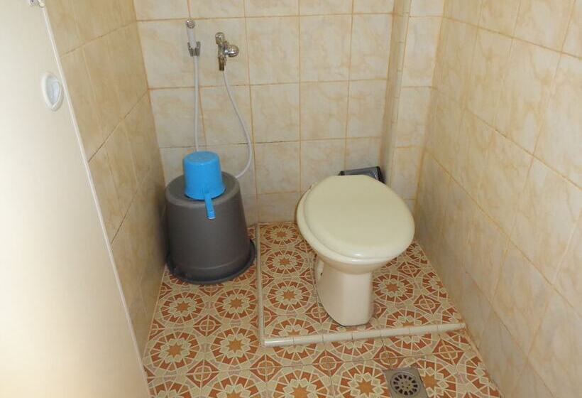 اتاق اکونومی, Musafir Inn