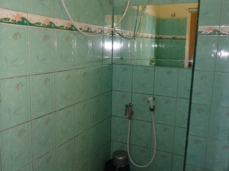 اتاق استاندارد یک نفره, Musafir Inn