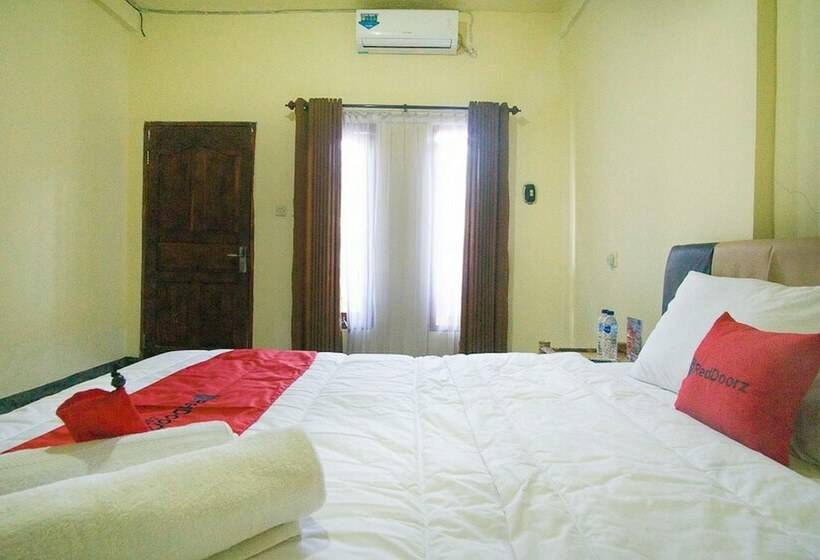 Номер Стандарт, Reddoorz @ Mawun Street Kuta