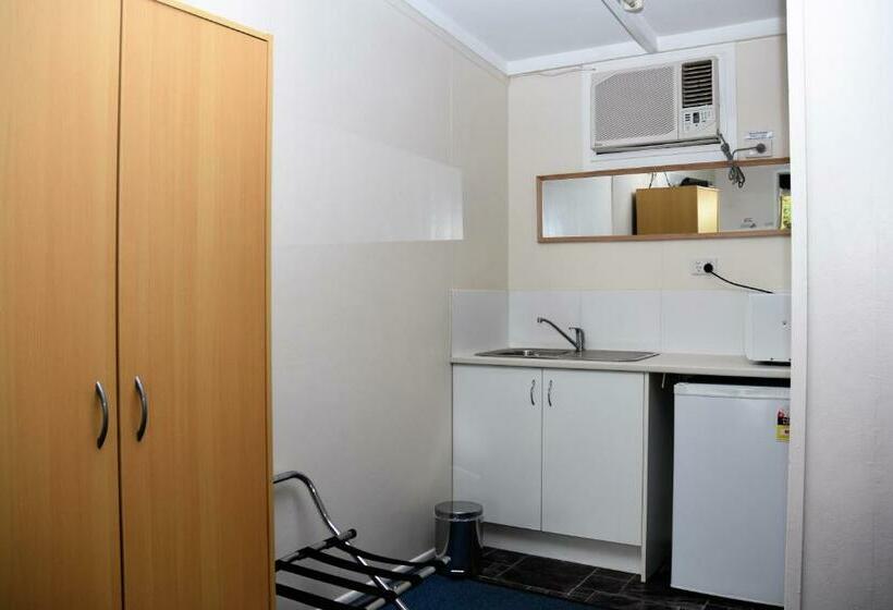 Номер Стандарт, Chinchilla Motel