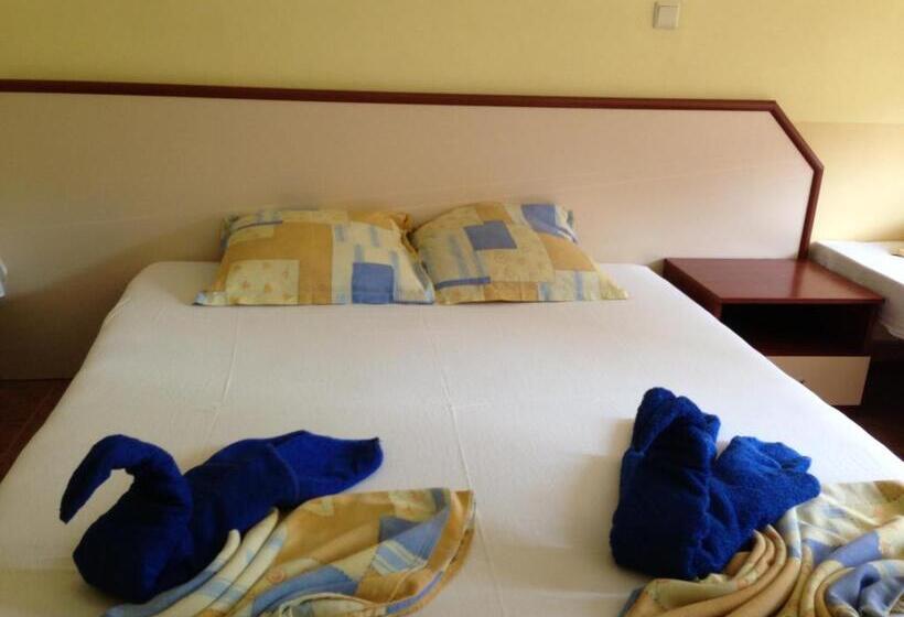 2 Bedroom Suite with Balcony, Femili Hotel Diveda