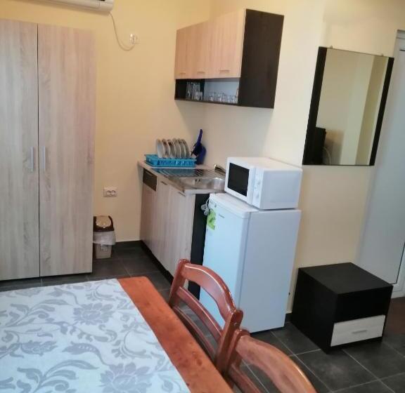 استودیوی استاندارد با چشمانداز دریا, Femili Hotel Diveda