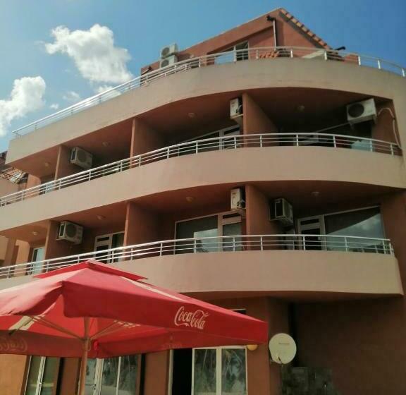 Трехместный Номер Стандарт с Балконом, Femili Hotel Diveda