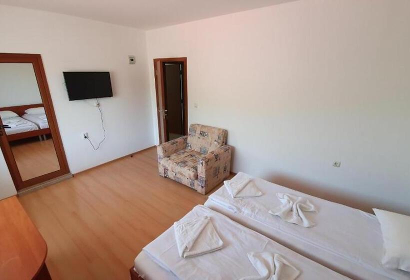 Номер Стандарт Трехместный, Marianas Guesthouse