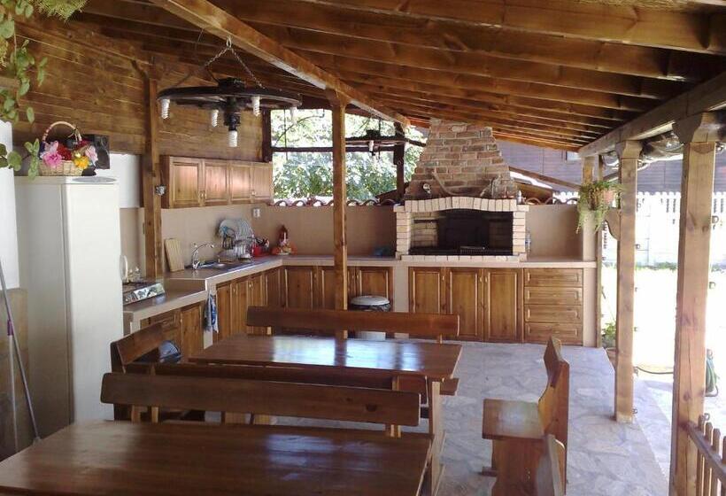 Четырехместный Номер Стандарт с Балконом, Marianas Guesthouse