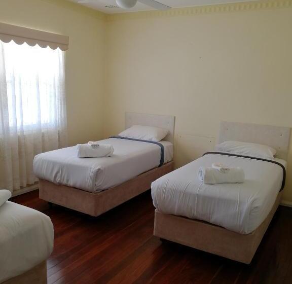 패밀리 룸, Ringtails Motel