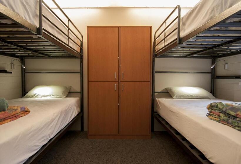 تختخواب در اتاق مشترک, Kangaroo Inn