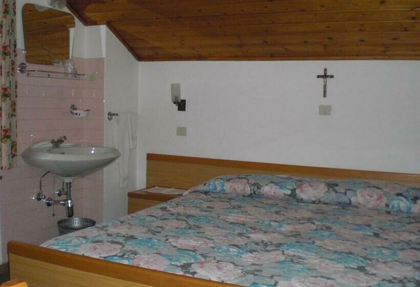 اتاق استاندارد با سرویس بهداشتی مشترک, B&b Rosalpina