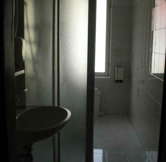 اتاق استاندارد سه تخته با سرویس بهداشتی مشترک, B&b Rosalpina